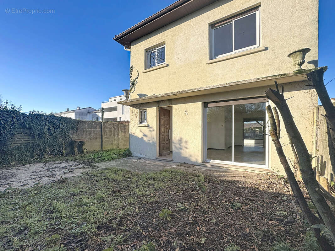 BEGLES A VENDRE  Maison à étage avec jardin et garage - photo 4