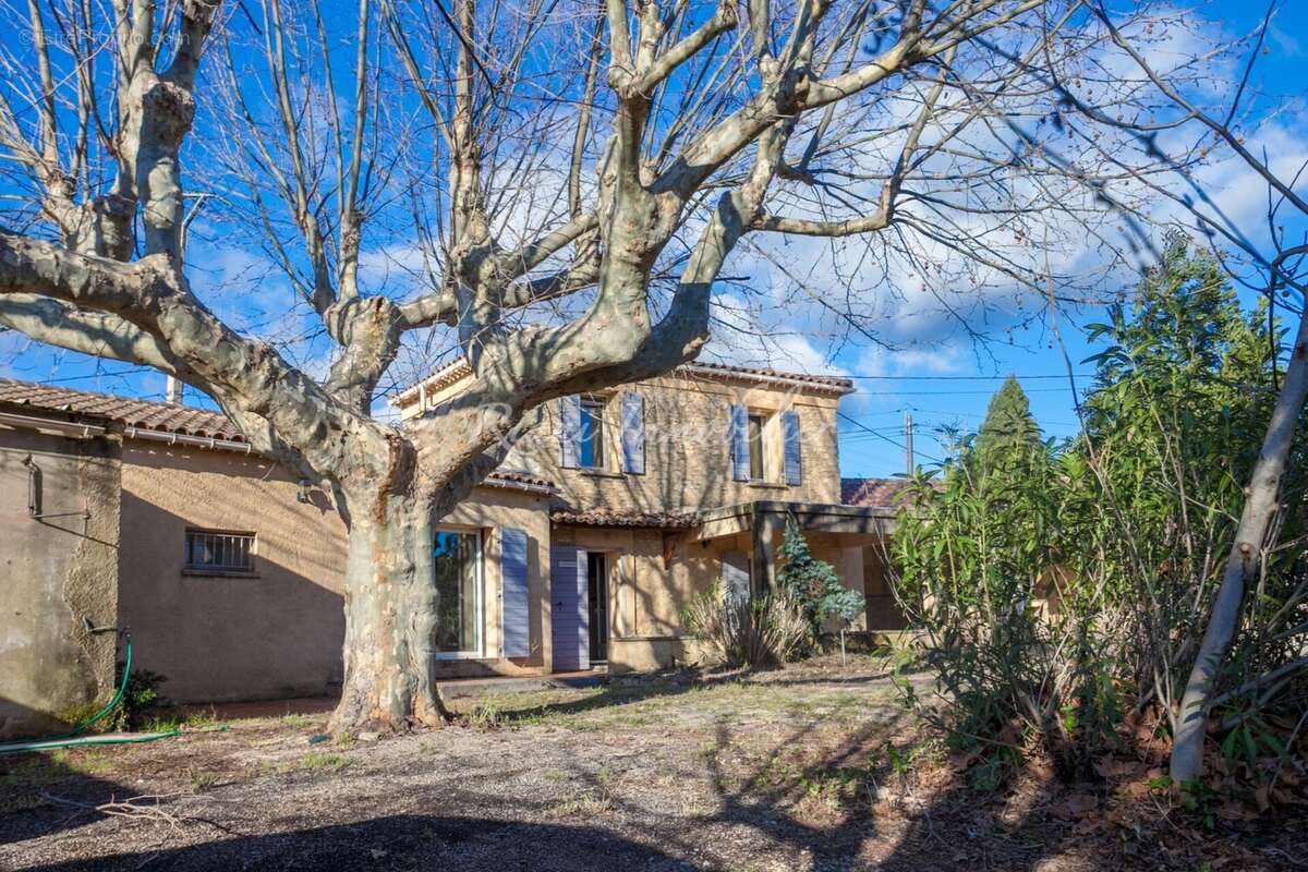 Maison à L'ISLE-SUR-LA-SORGUE