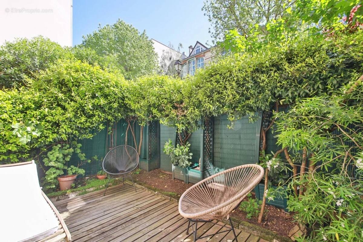 Appartement à PARIS-16E