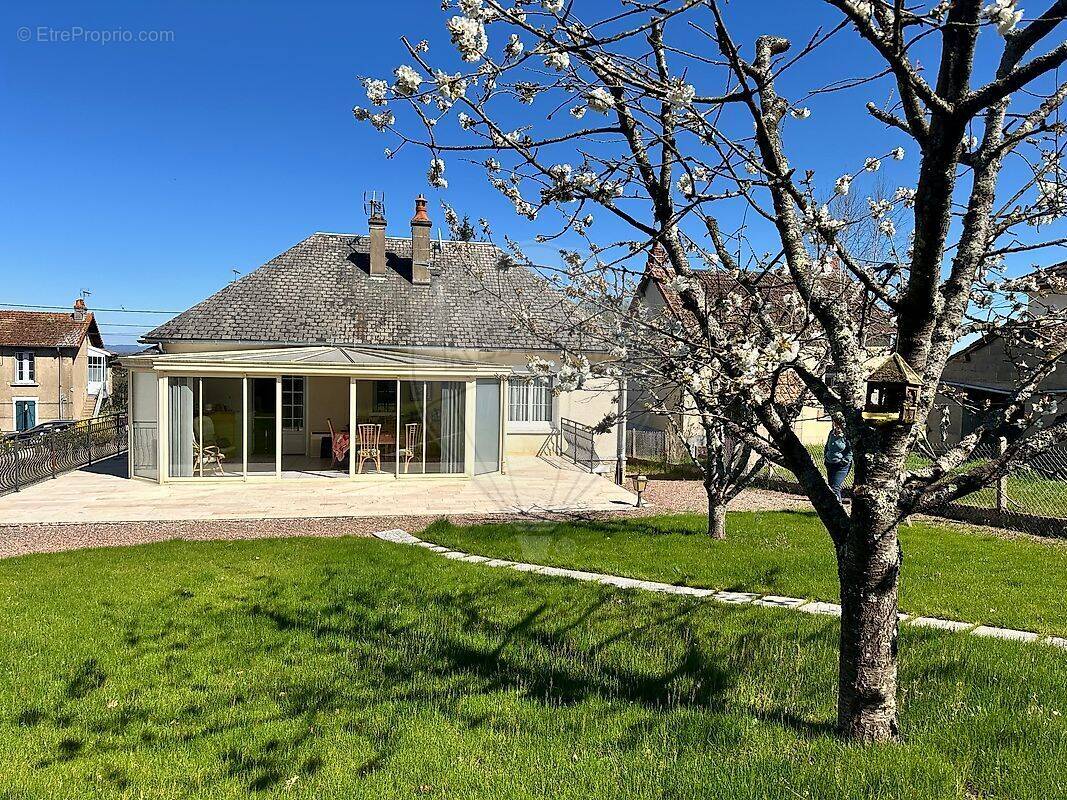 Maison à CERCY-LA-TOUR