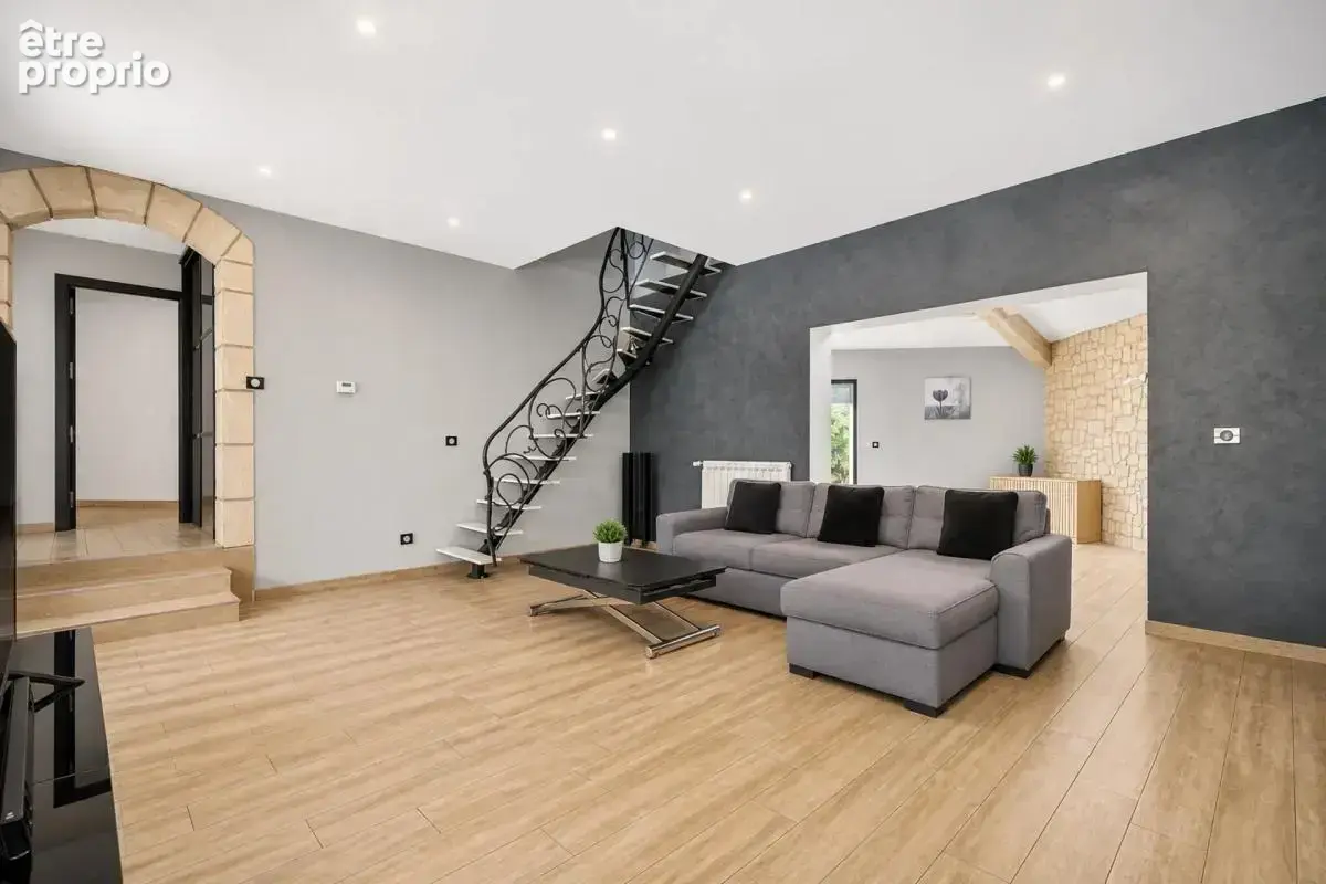 Maison de 7 pièces de 186 m² avec piscine à Saint-Victoret - photo 4
