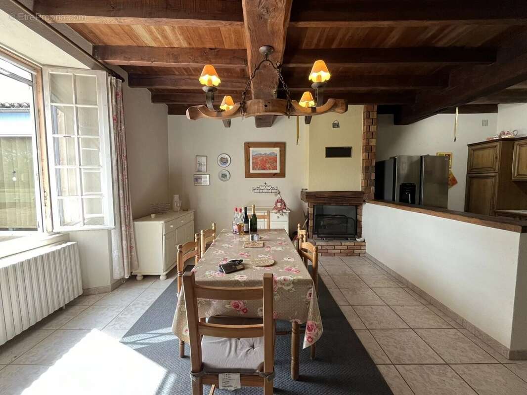 Maison de 3 chambres avec granges et petite maison à rénover - photo 3