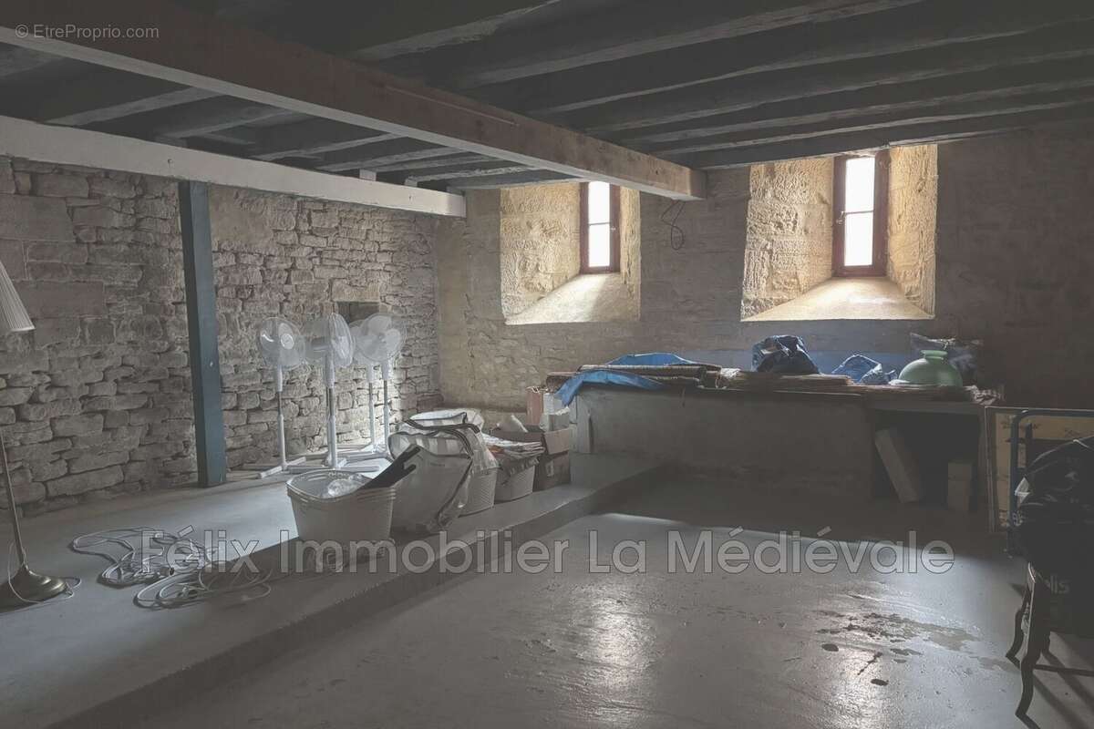 Commerce à SARLAT-LA-CANEDA