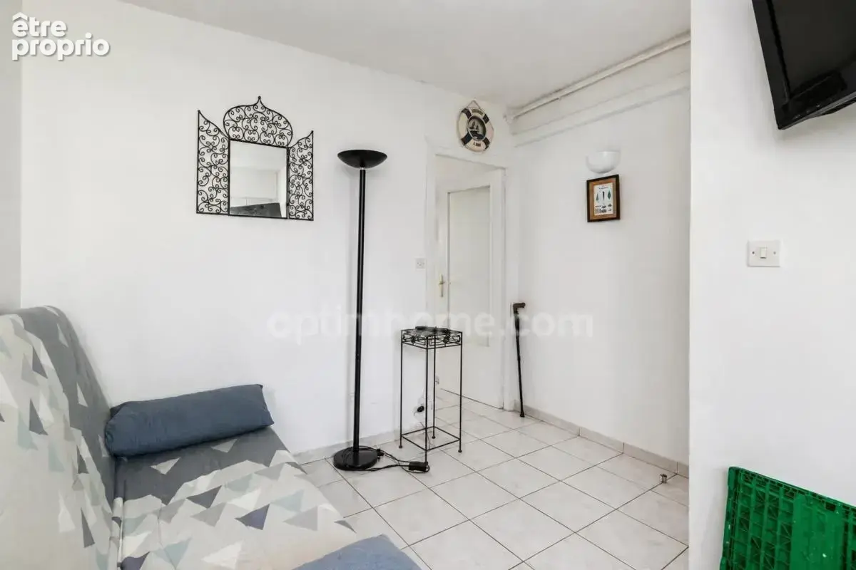 La grande-motte (34280) – studio cabine avec coin nuit – 31,59 m² – balcon – vue mer & port – exposition sud – ascenseur - photo 9