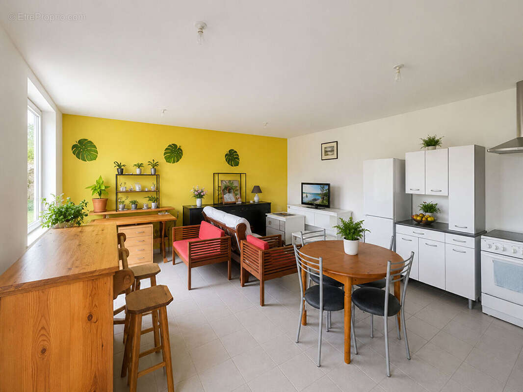Immeuble de rapport à Saint-Just-en-Chevalet avec 3 logements loués. Revenus locatifs immédiats, idéal investisseur. - photo 4