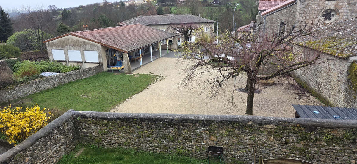 Immeuble de rapport avec cour intérieur et dépendances - photo 4