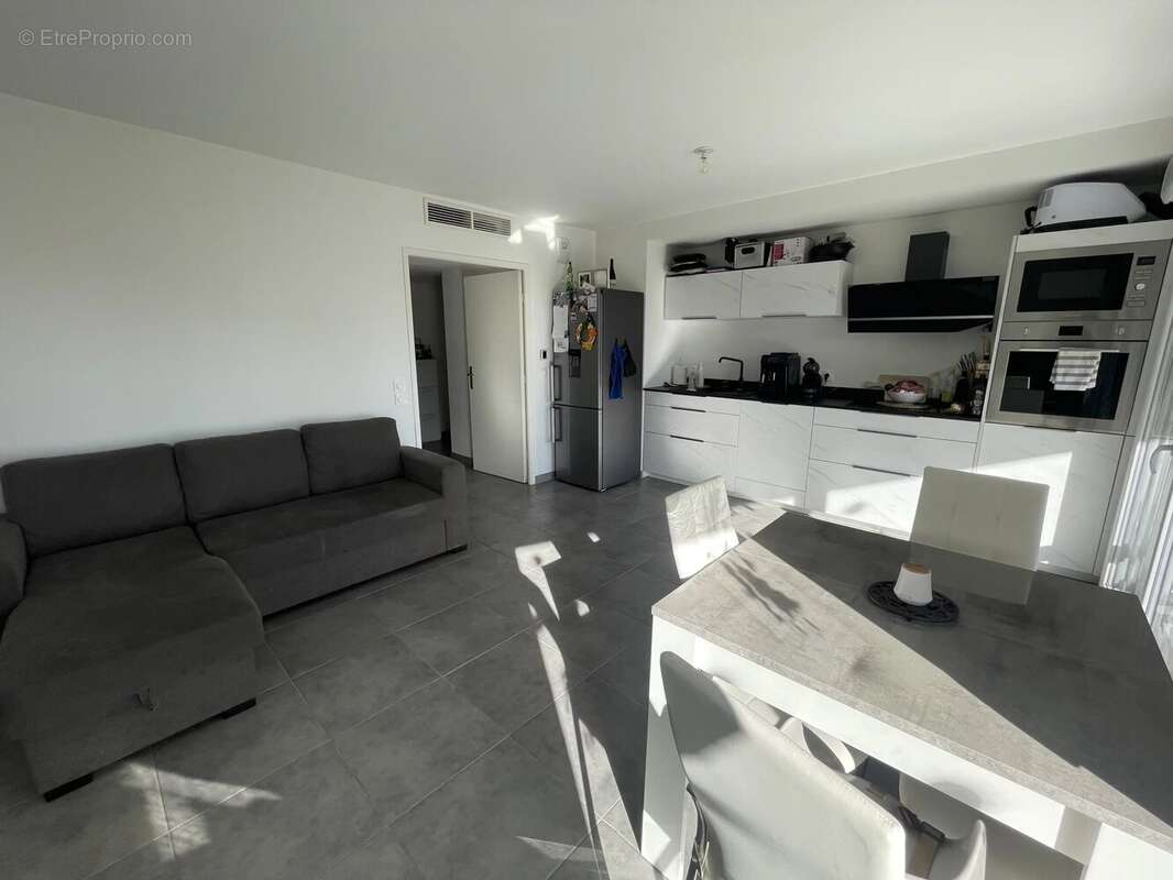 Appartement à CHATEAUNEUF-VILLEVIEILLE