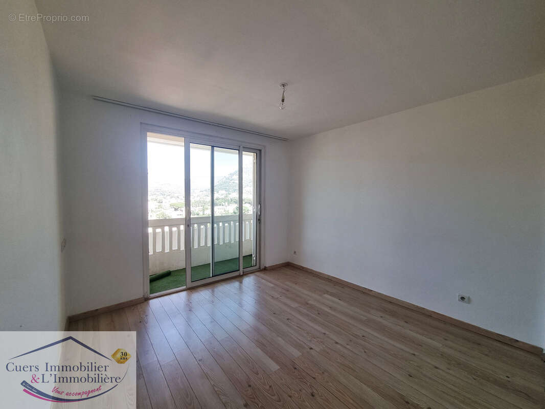 Toulon appartement t3/4 d'environ 61m2 avec balcons et cave - photo 8