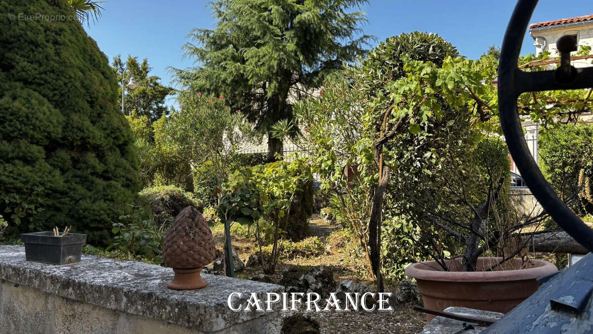 Maison bourgeoise avec charme et cachet - 5 pièces - 135 m² -  PORT D'ENVAUX (17) - 365.800 € - photo 22