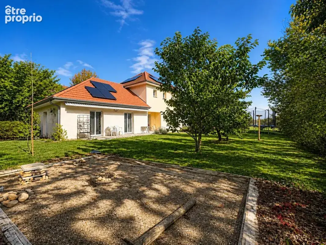 Belle maison familiale avec 4 chambres, grand garage et jardin arboré - photo 21