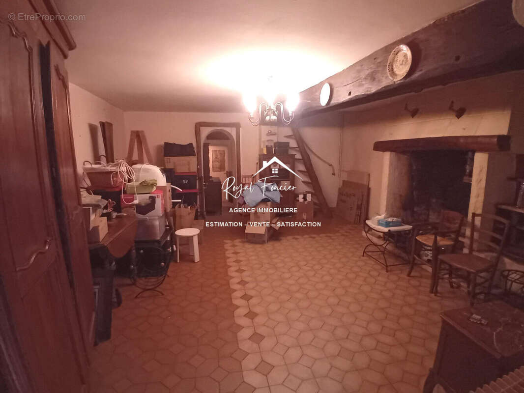 Vue d'ensemble de pièce de vie  - Maison à LESIGNY