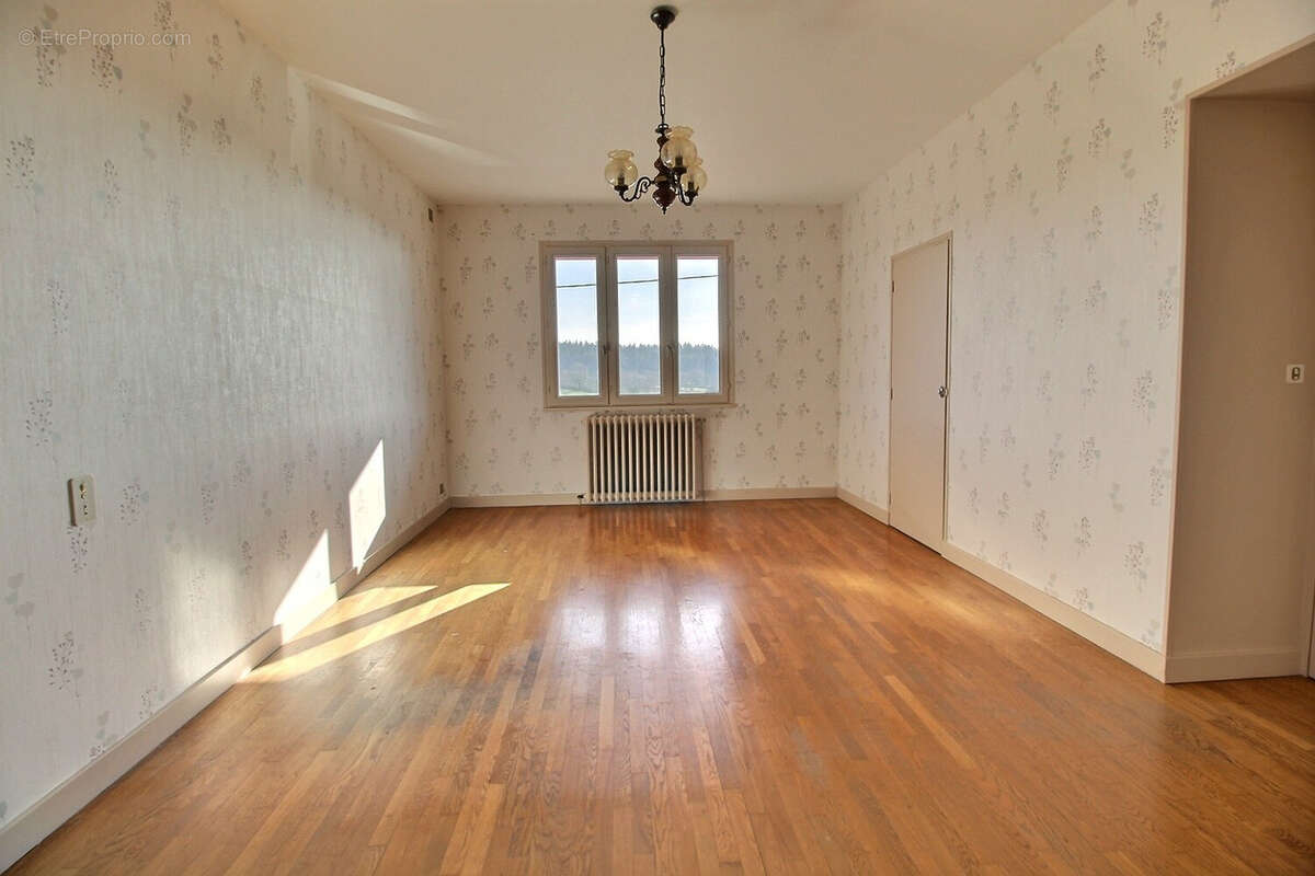 Maison à SAINT-CLEMENT-SUR-GUYE