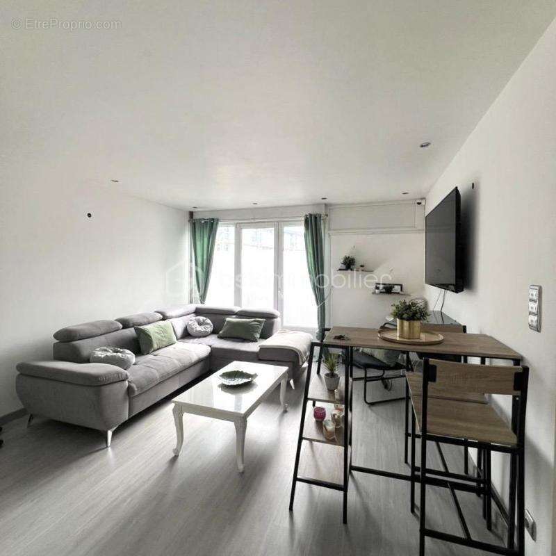 Appartement à SAINT-JEAN-DE-LA-RUELLE
