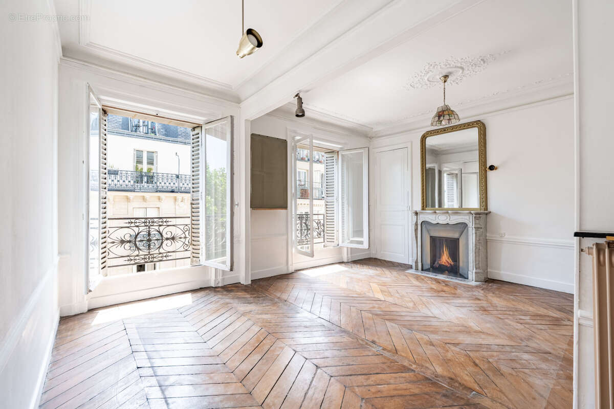 Appartement à PARIS-18E
