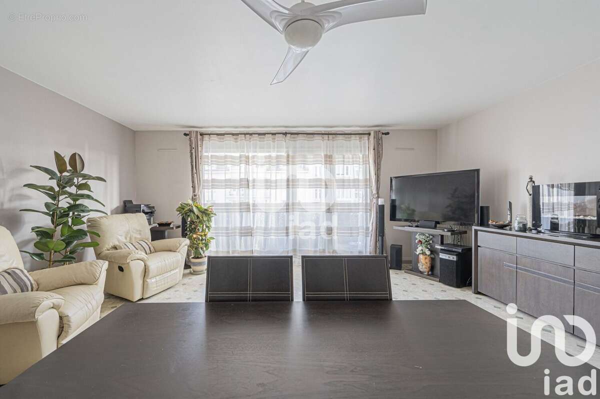 Photo 8 - Appartement à COURBEVOIE