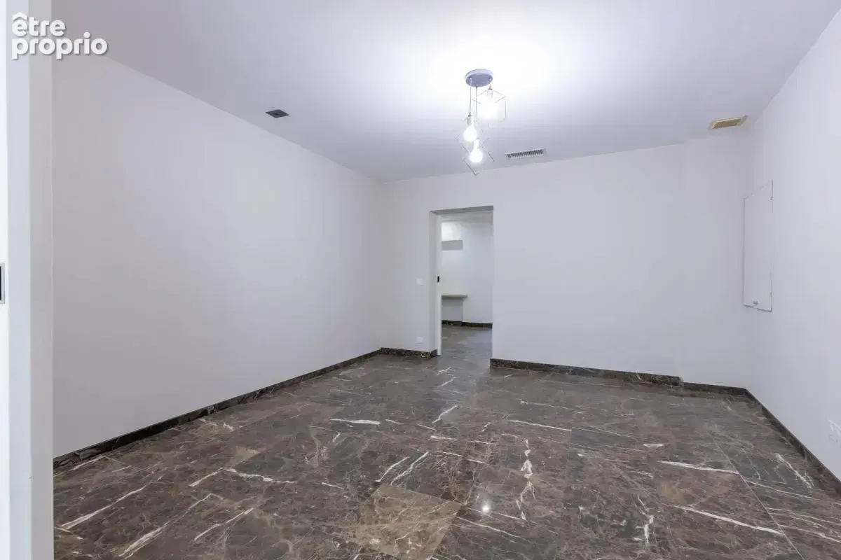 Appartement ensemble de bureaux 6 pièces de 152 m² à Avignon - photo 13