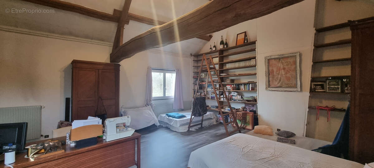 Maison à LES ORMES-SUR-VOULZIE