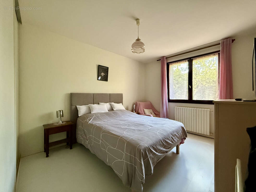 Maison à SAINTE-FOY-DE-PEYROLIERES