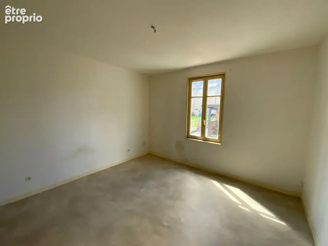 LE CREUSOT proche commodités. Immeuble comprenant deux appartements avec garage et dépendances - photo 11