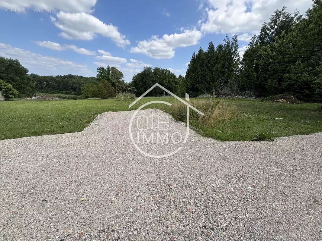 Sainte Colombe : Terrain à bâtir - 1165 m² - photo 2