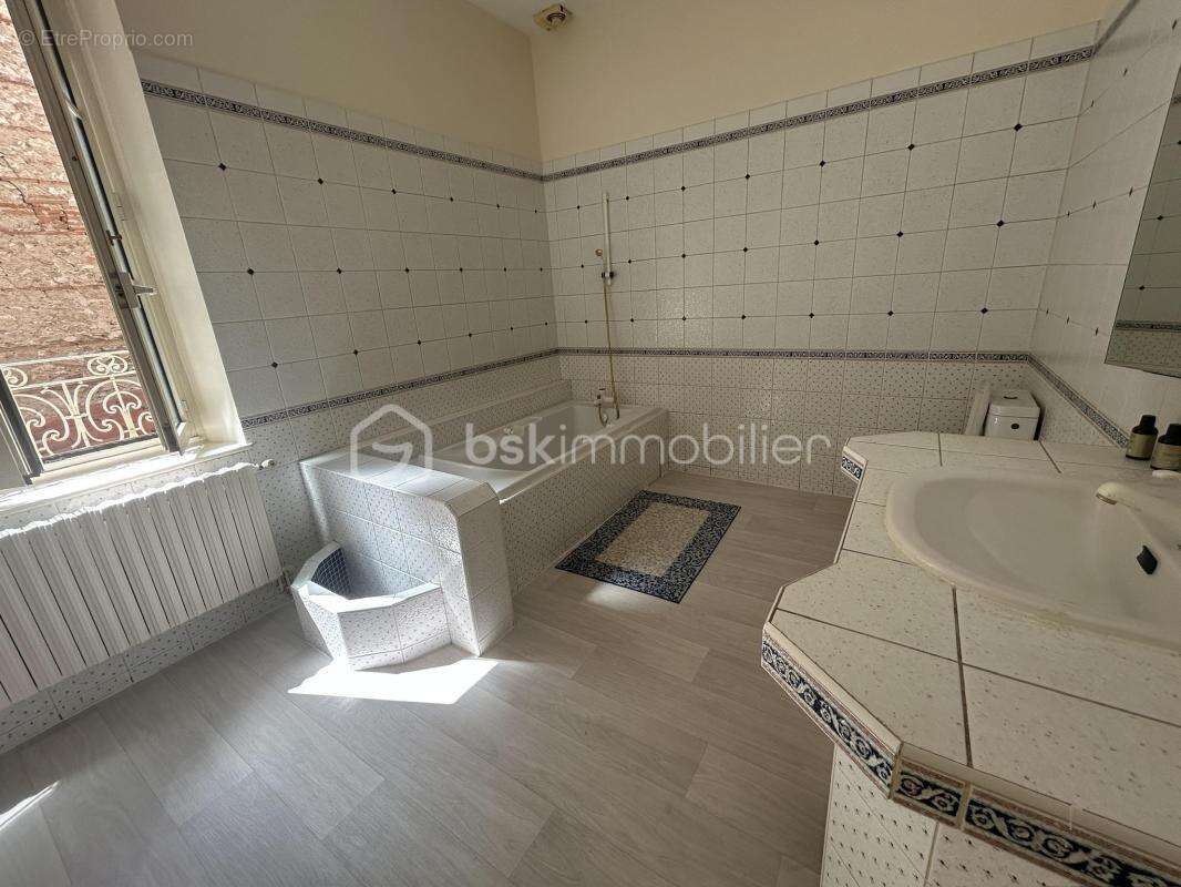 Maison centre-ville - garage–extérieur–5 à 6 chambres - photo 13
