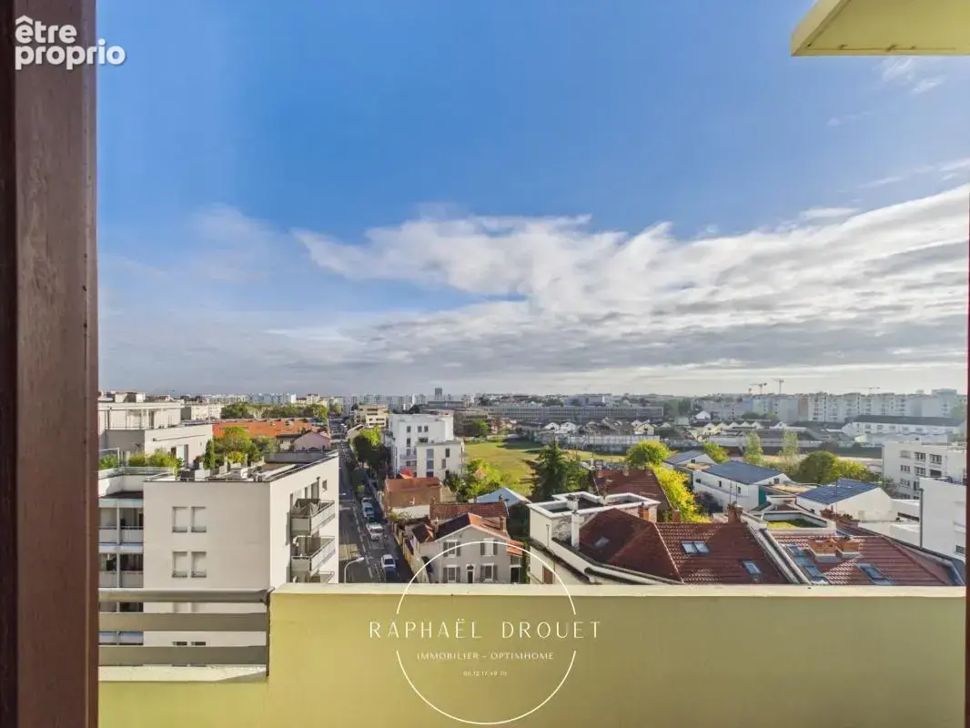 Lyon 8 – 95 m² au dernier étage, balcon et cave - photo 2
