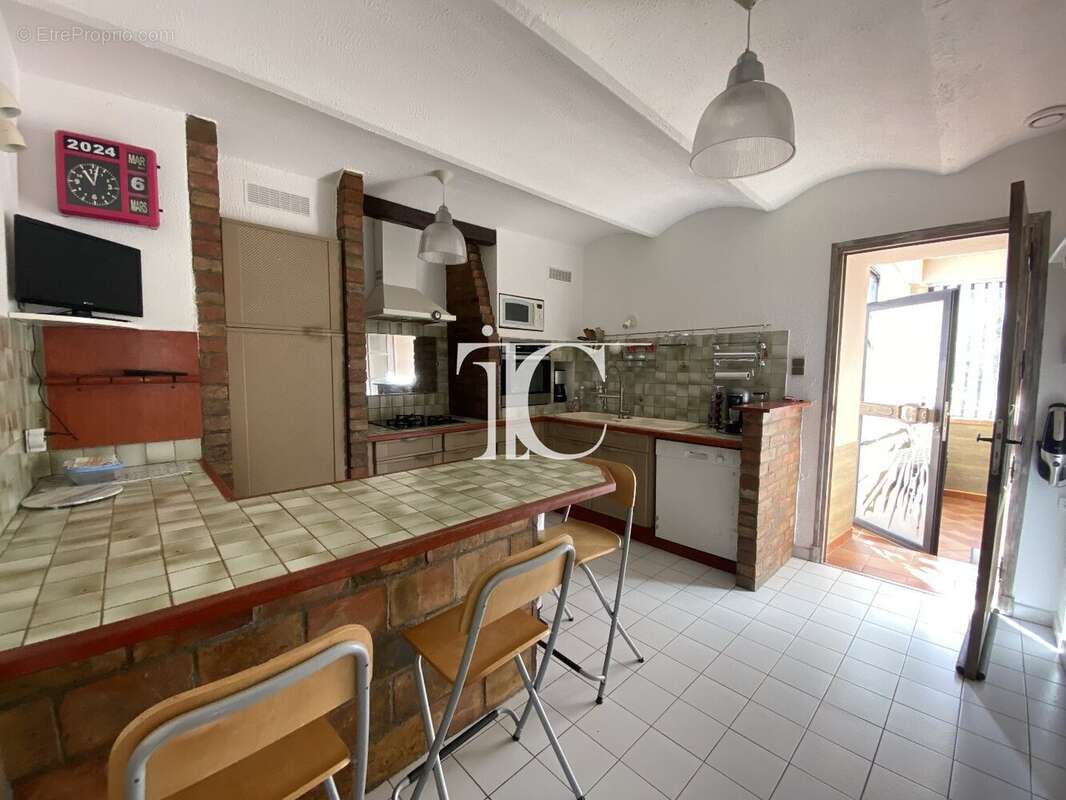 Mas 140m2 renove + 317 m2 dependances, piscine sur 3235 m2. - photo 7