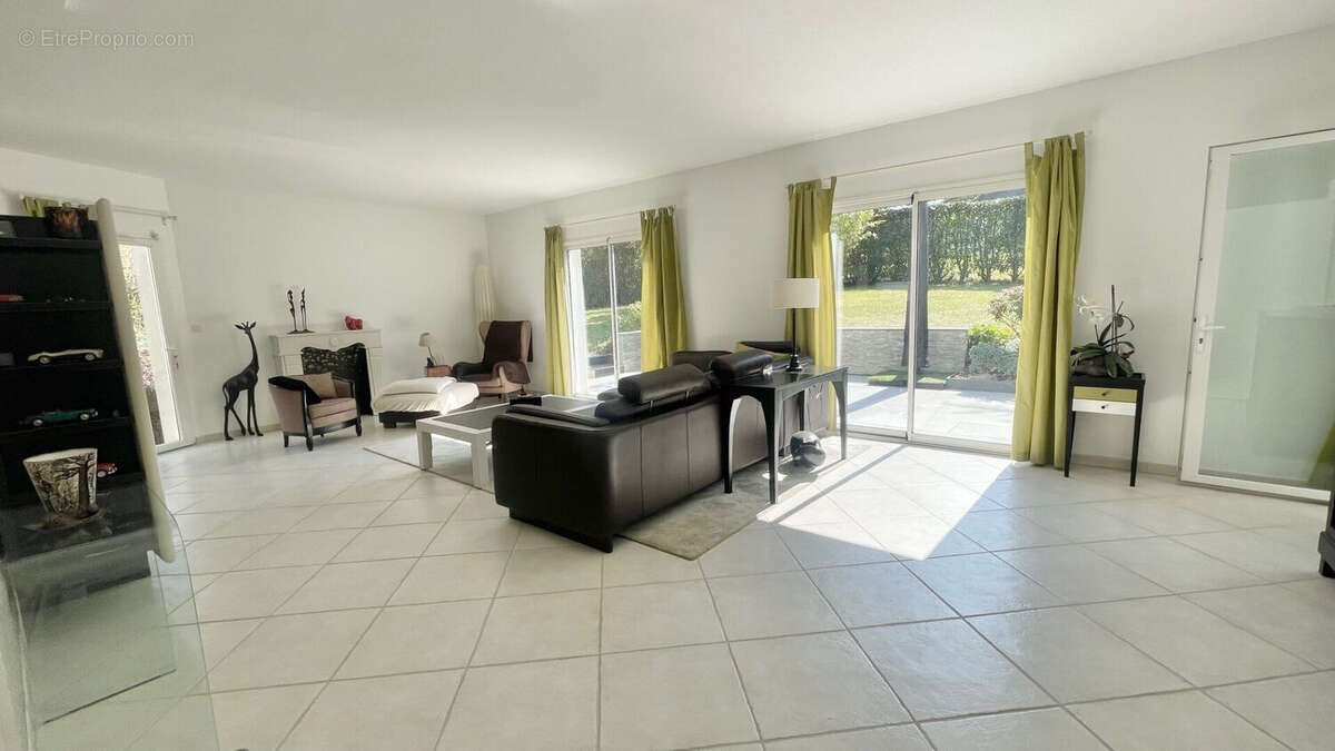 Maison à SAINT-CYR-SUR-LOIRE