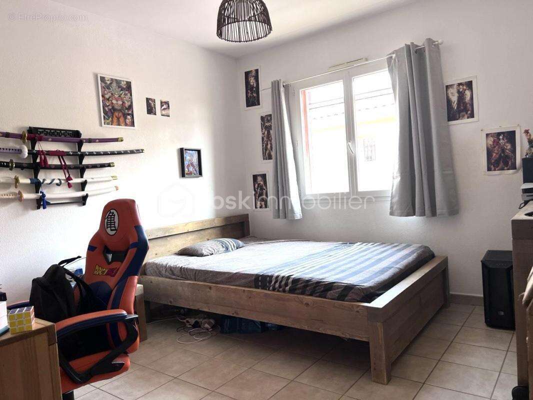 Sur un terrain d'angle de 236 m2, une maison de type 4 en R+1 de 95 m2 - photo 5