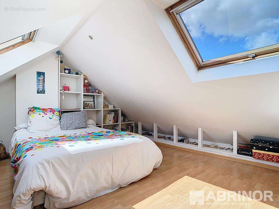 Maison 4 chambres, jardin, garage et stationnement - photo 8