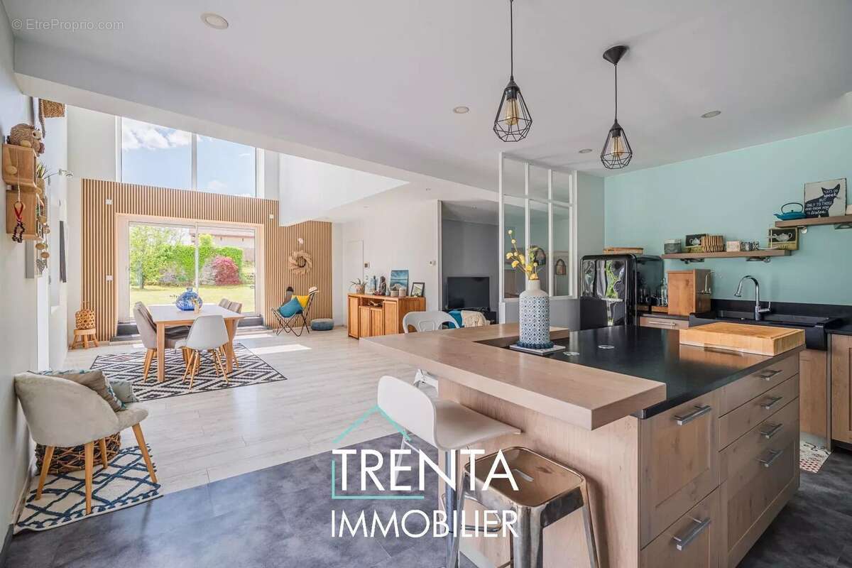 Maison à SAINT-ETIENNE-DE-CROSSEY