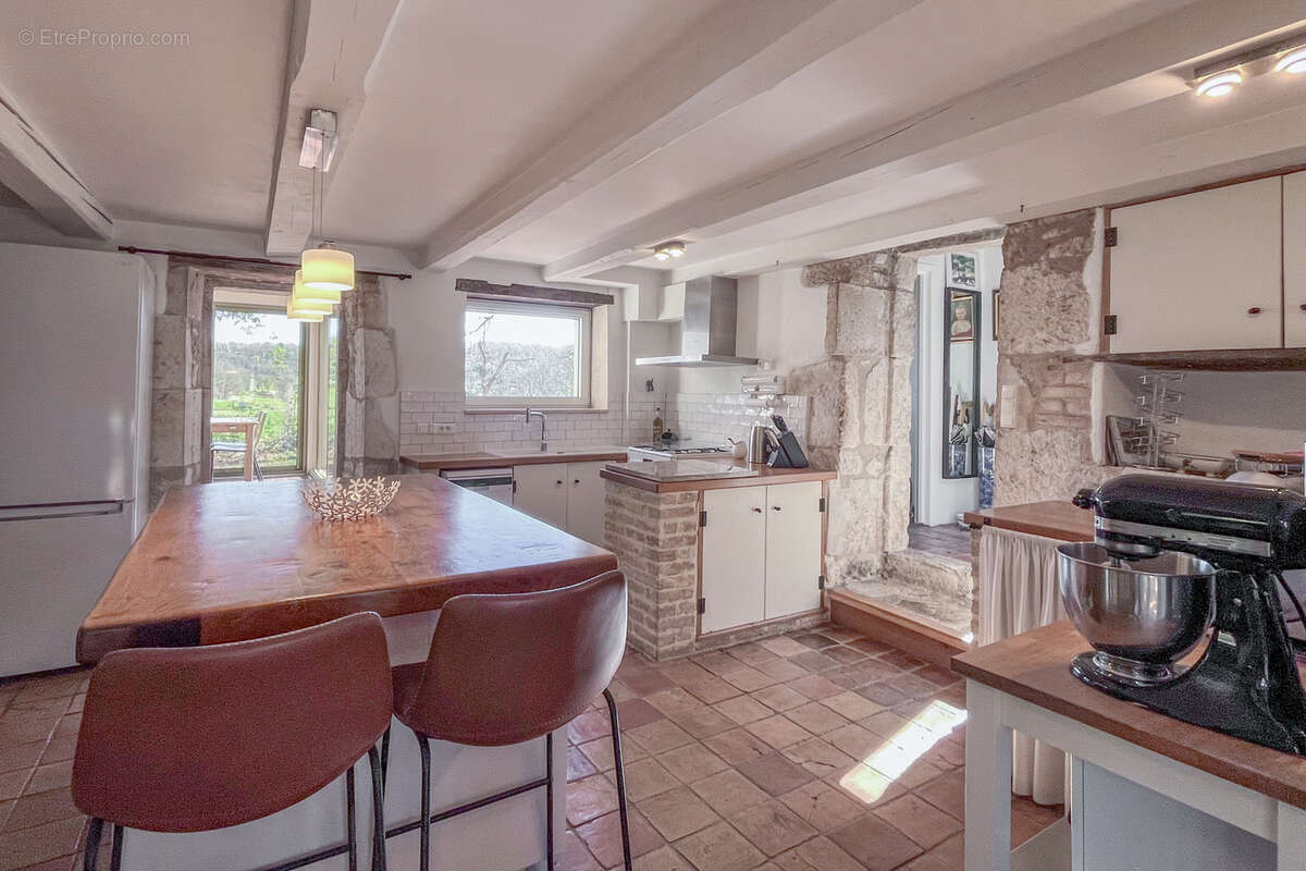 Maison de campagne avec annexe, piscine, dépendances et terrain - photo 9