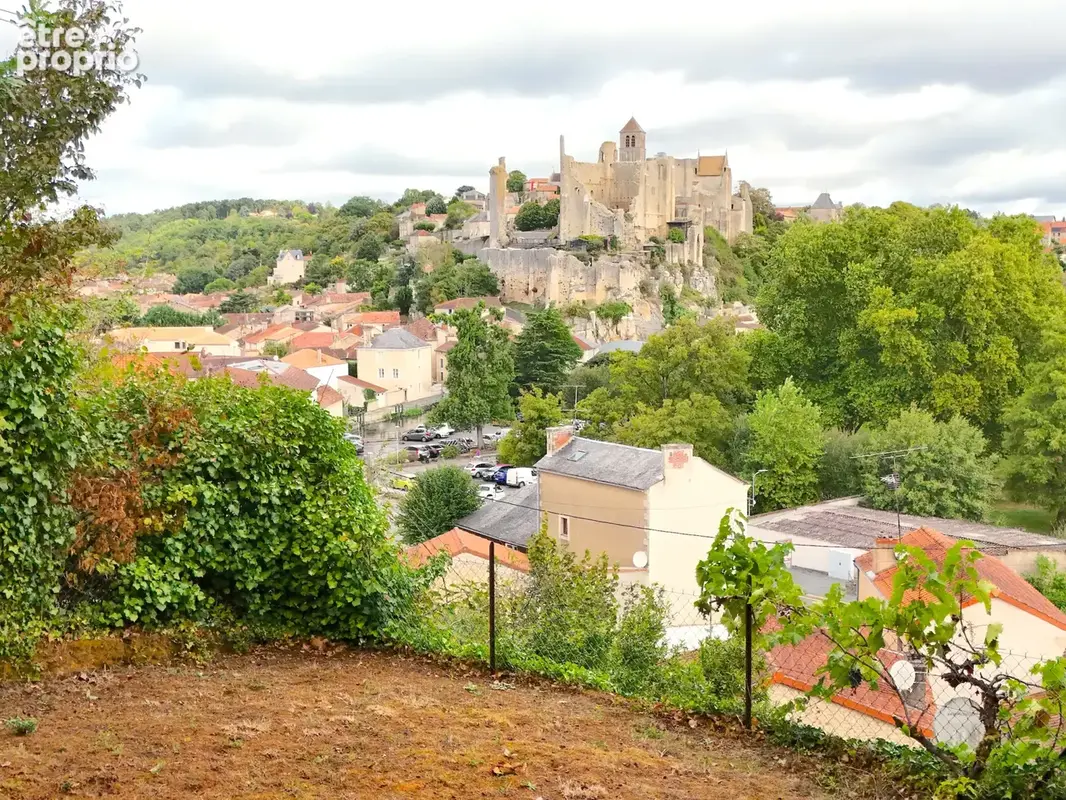 Maison centre-ville, avec jardin, dépendances et vue imprenable sur les châteaux - photo 5