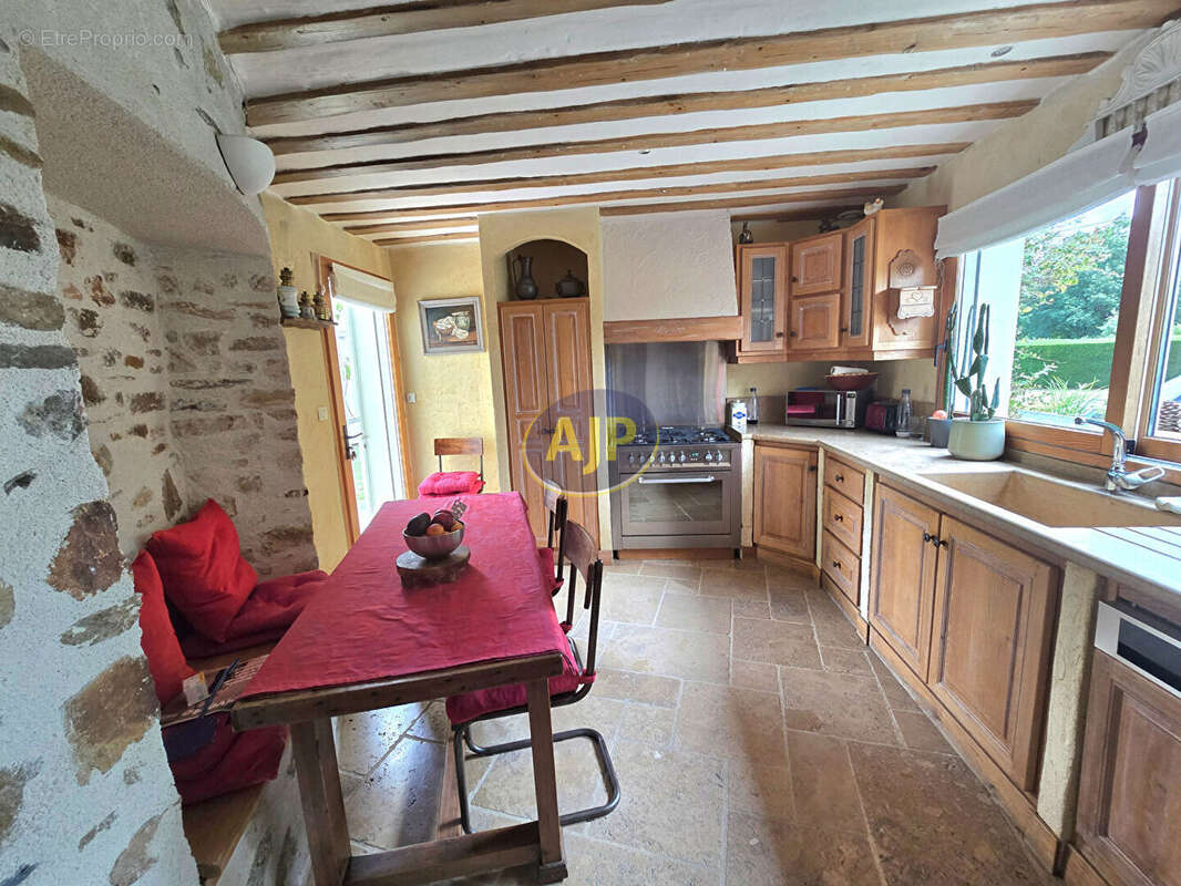 PLESSE - bien d'exception 6 chambres - photo 8