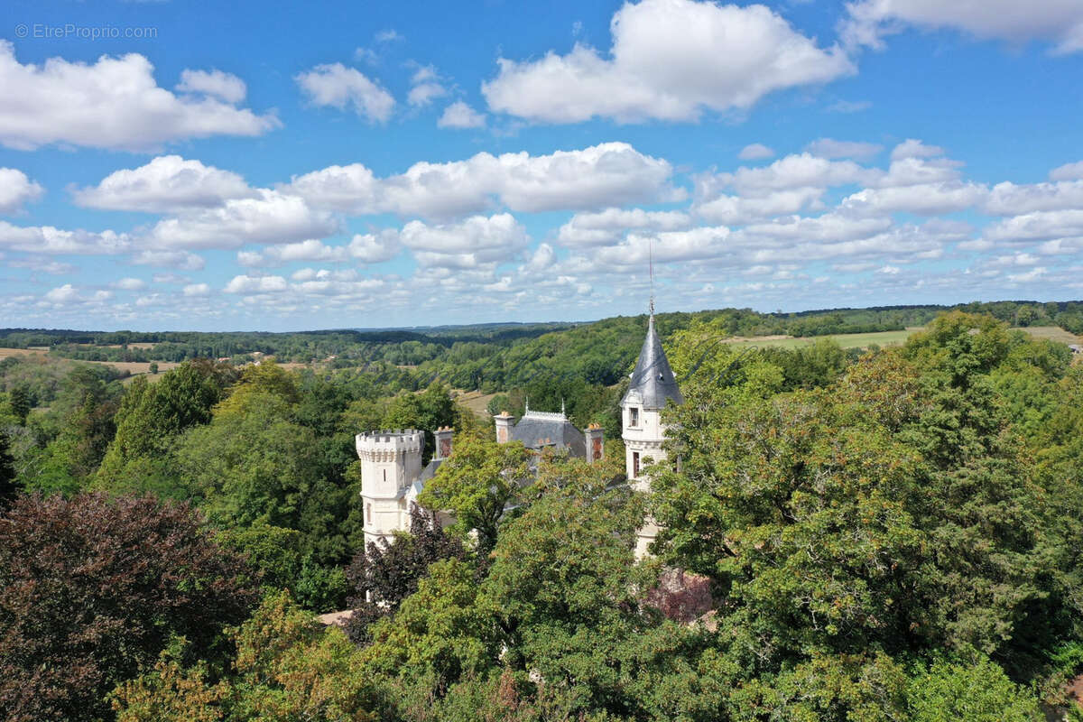Maison à JAVERLHAC-ET-LA-CHAPELLE-SAINT-ROBERT