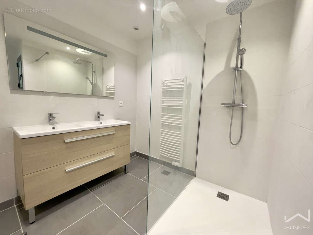 Appartement à SAINTE-CECILE-LES-VIGNES