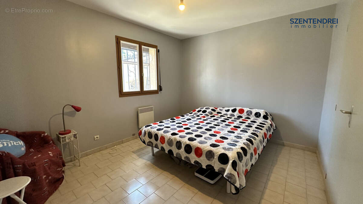 À vendre Maison T6 avec garage Lunel Nord  - Maison à LUNEL