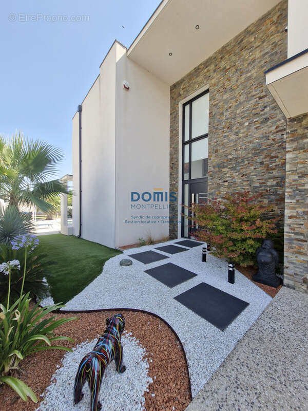 Villa d'architecte d'exception 225m2   20 km au nord-ouest de Montpellier 13 Km A9 Baillargues - photo 15