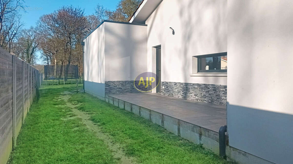 Villa Queyrac 5 pièce(s) 200 m2 - photo 18