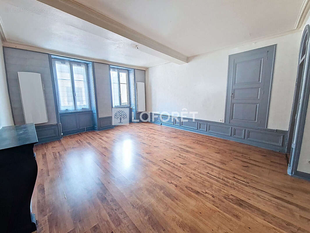 Appartement à GRAY