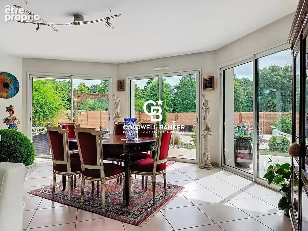 La Roche sur Yon, maison 5 chambres,  avec piscine chauffée et double garage double. - photo 6