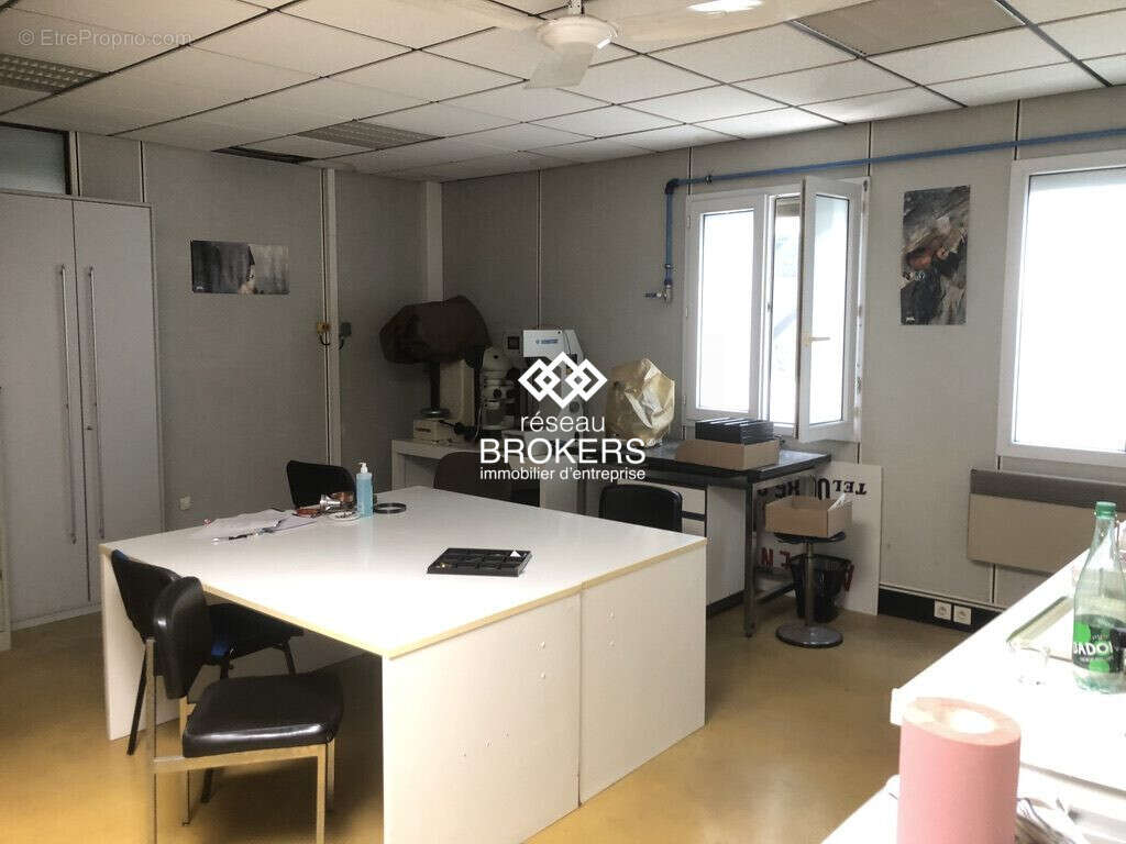 Commerce à SEYSSINET-PARISET