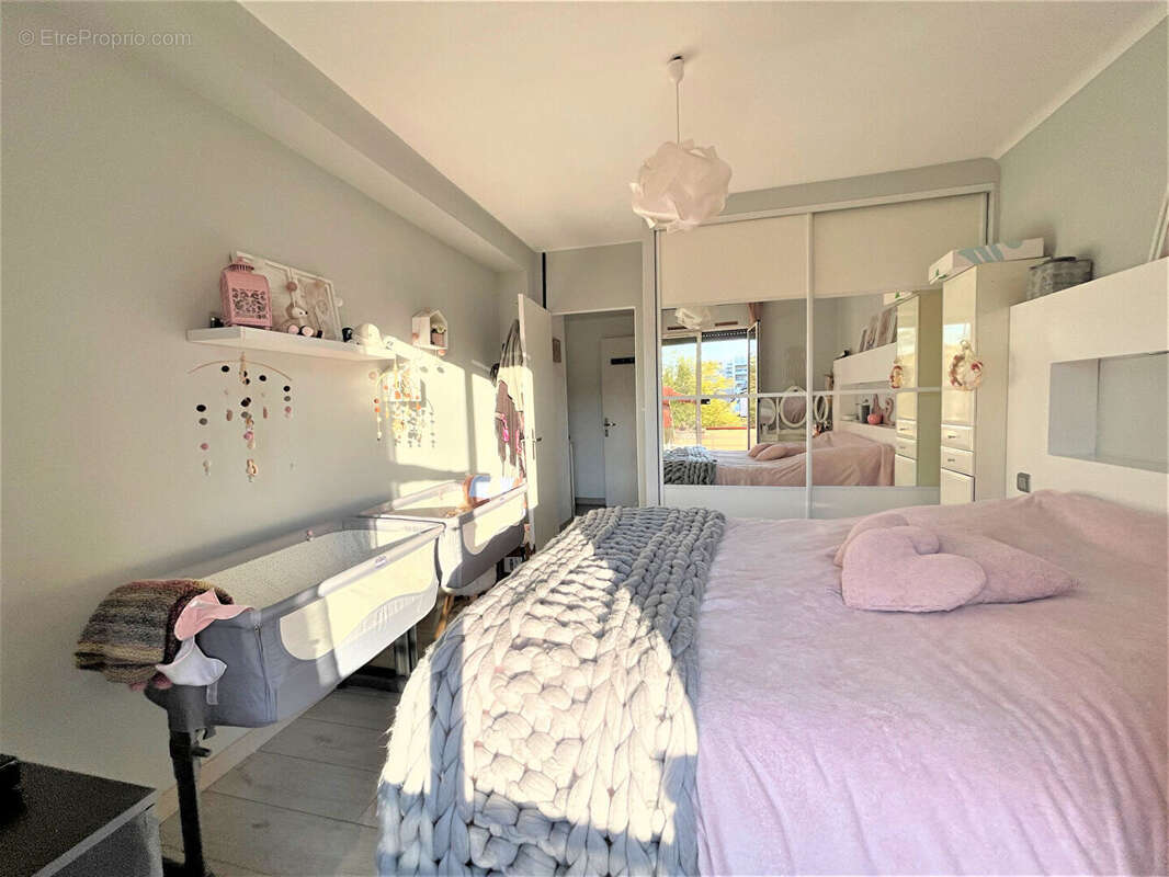 Appartement à SAINT-LAURENT-DU-VAR