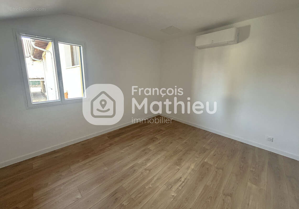 Condeissiat -  Maison T4 rénovée en 2025 avec jardin. - photo 10