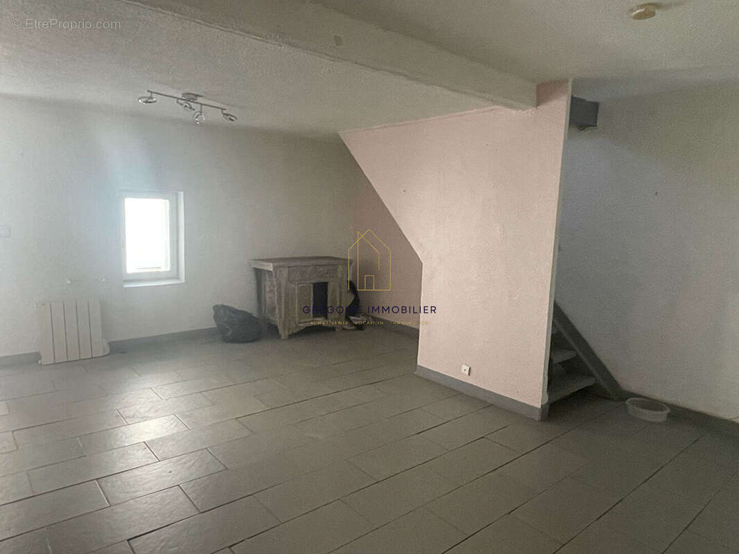 Appartement à LA TOUR-D'AIGUES