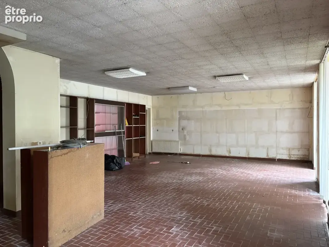 Coussac Bonneval immeuble - ancien magasin et appartement F3 - photo 6