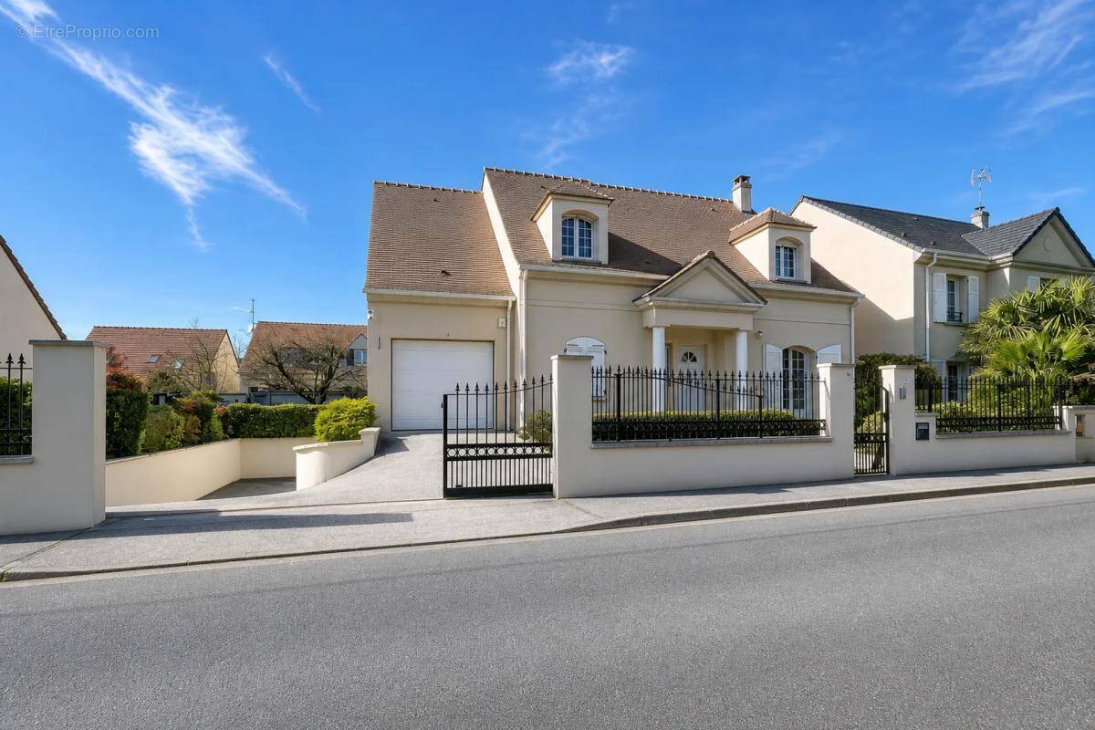 Maison à BEAUCHAMP
