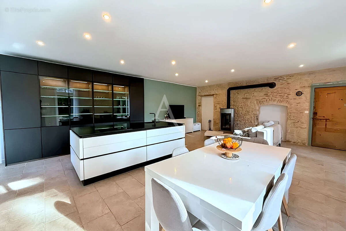 Maison à LA CAILLERE-SAINT-HILAIRE