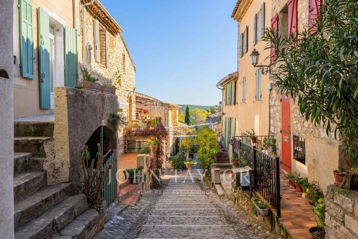Maison à VENTABREN