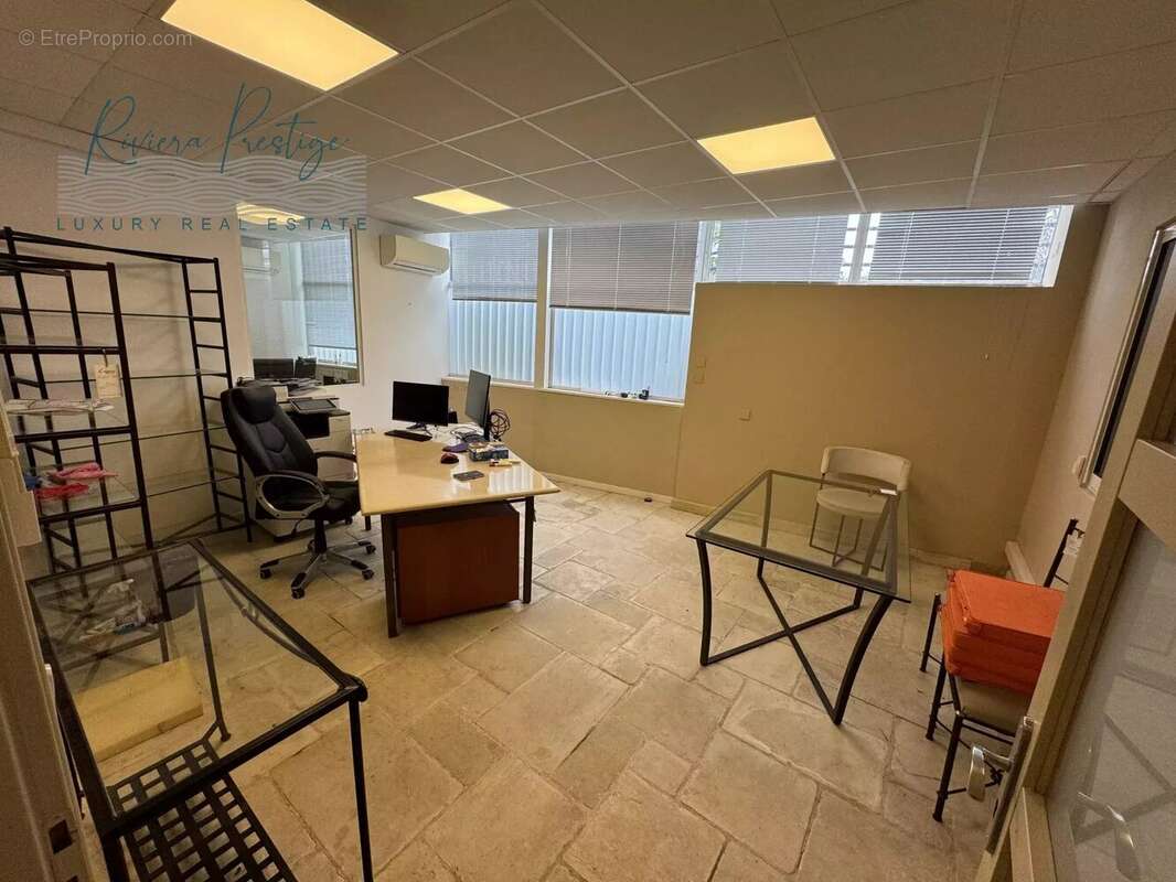 Commerce à MOUANS-SARTOUX